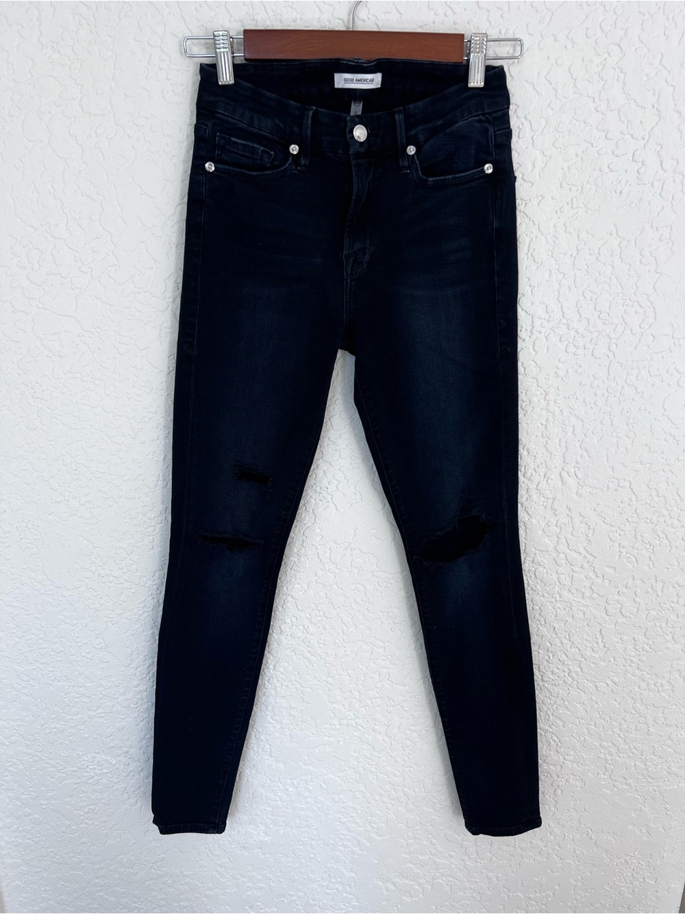 Good American Black Skinny Jeans with Subtle Knee Distress